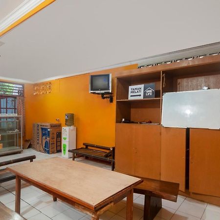 Oyo Life 3034 Taman Melati Ξενοδοχείο Depok Εξωτερικό φωτογραφία