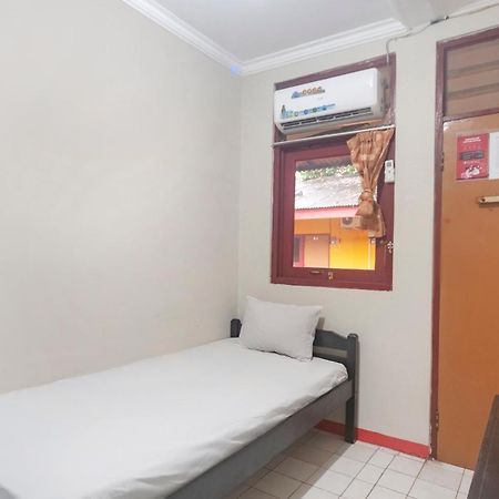 Oyo Life 3034 Taman Melati Ξενοδοχείο Depok Εξωτερικό φωτογραφία