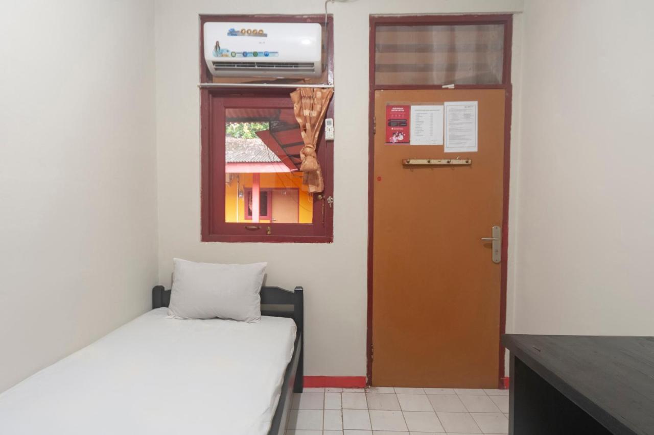 Oyo Life 3034 Taman Melati Ξενοδοχείο Depok Εξωτερικό φωτογραφία